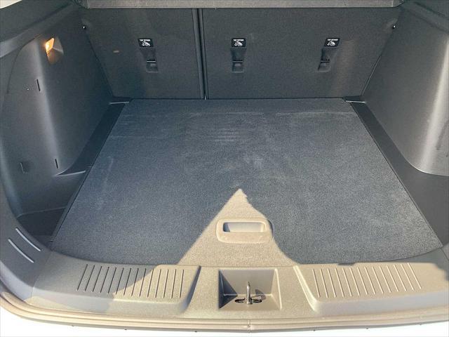 Photo of 2025 Summit White Chevrolet Trax