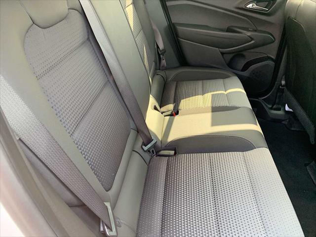 Photo of 2025 Summit White Chevrolet Trax