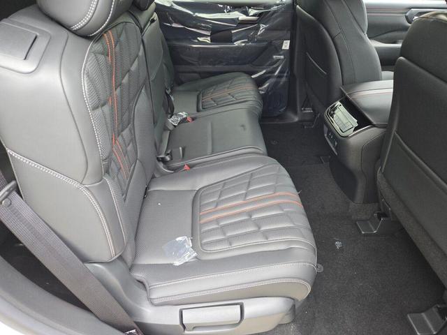 Photo of 2025 Aspen White Tricoat/Super Black Nissan Armada