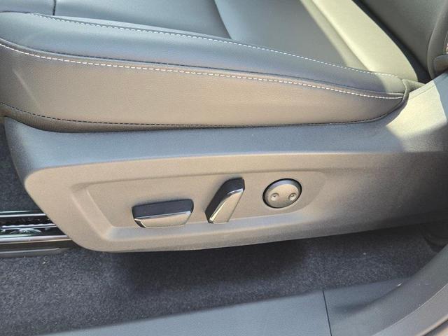 Photo of 2025 Everest White Pearl Tricoat Nissan Murano