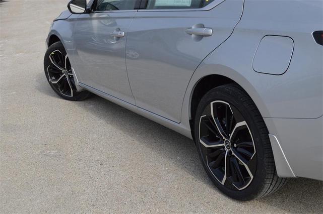 Photo of 2025 Brilliant Silver Metallic Nissan Altima