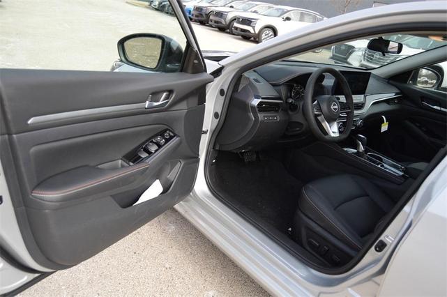 Photo of 2025 Brilliant Silver Metallic Nissan Altima
