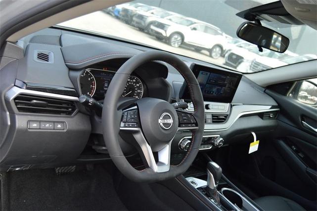 Photo of 2025 Brilliant Silver Metallic Nissan Altima