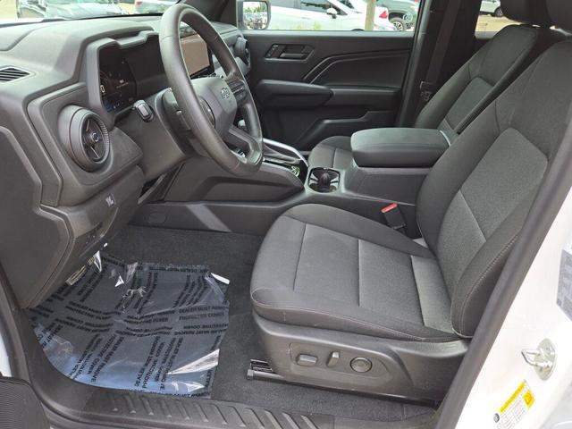 Photo of 2024 Summit White Chevrolet Colorado