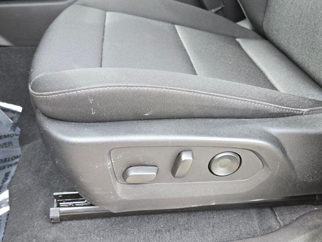 Photo of 2024 Summit White Chevrolet Colorado