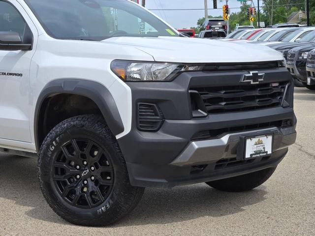 Photo of 2024 Summit White Chevrolet Colorado