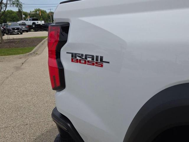 Photo of 2024 Summit White Chevrolet Colorado