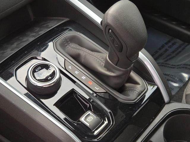 Photo of 2024 Summit White Chevrolet Colorado