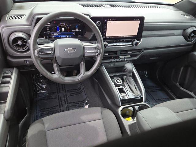Photo of 2024 Summit White Chevrolet Colorado