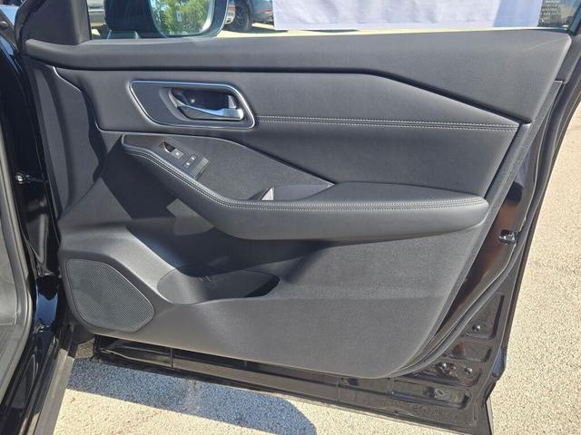 Photo of 2026 Super Black Nissan Rogue