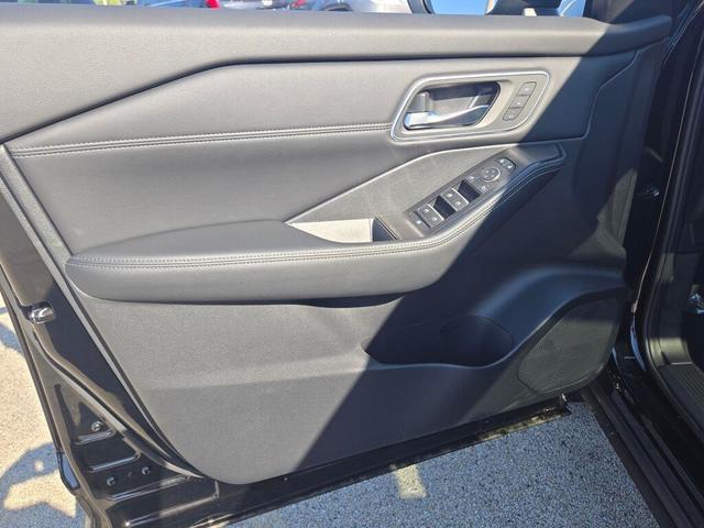 Photo of 2026 Super Black Nissan Rogue