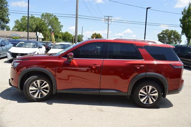 Photo of 2022 Scarlet Ember Tintcoat Nissan Pathfinder