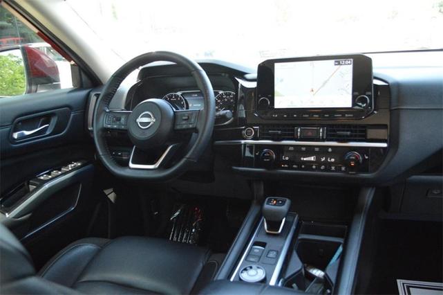 Photo of 2022 Scarlet Ember Tintcoat Nissan Pathfinder