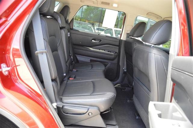 Photo of 2022 Scarlet Ember Tintcoat Nissan Pathfinder