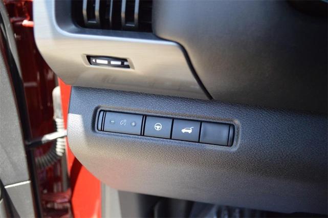 Photo of 2022 Scarlet Ember Tintcoat Nissan Pathfinder