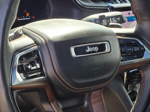 Photo of 2023 Diamond Black Crystal Pearlcoat Jeep Grand Cherokee L