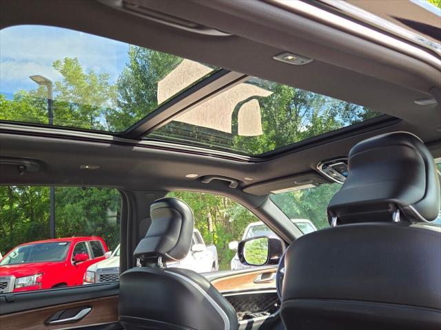 Photo of 2023 Diamond Black Crystal Pearlcoat Jeep Grand Cherokee L