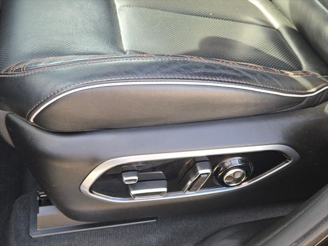 Photo of 2023 Diamond Black Crystal Pearlcoat Jeep Grand Cherokee L