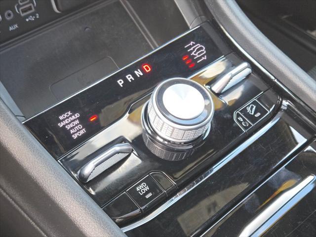 Photo of 2023 Diamond Black Crystal Pearlcoat Jeep Grand Cherokee L