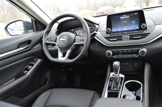 Photo of 2025 Gray Sky Pearl Nissan Altima