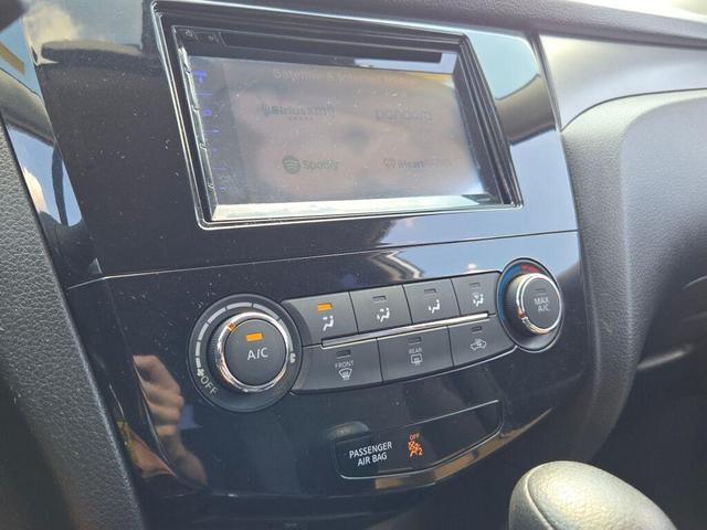 Photo of 2015 Brilliant Silver Nissan Rogue