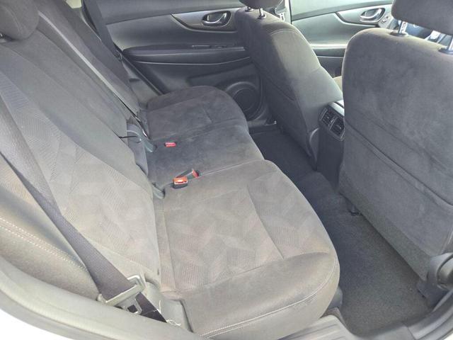 Photo of 2015 Brilliant Silver Nissan Rogue