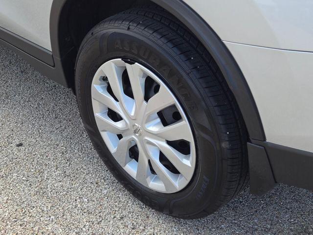 Photo of 2015 Brilliant Silver Nissan Rogue