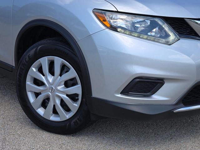 Photo of 2015 Brilliant Silver Nissan Rogue