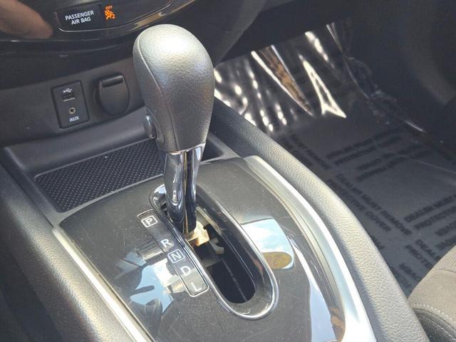 Photo of 2015 Brilliant Silver Nissan Rogue
