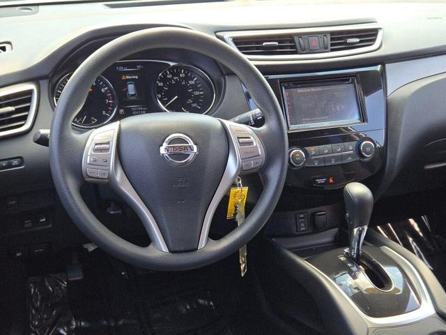 Photo of 2015 Brilliant Silver Nissan Rogue