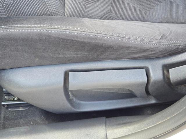 Photo of 2015 Brilliant Silver Nissan Rogue