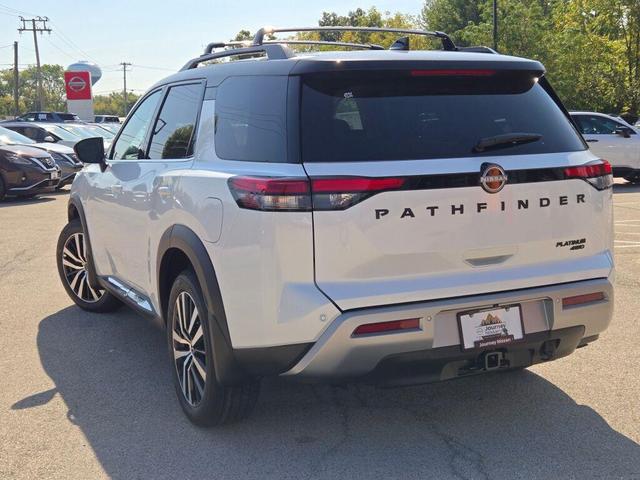 Photo of 2025 Everest White Pearl Tricoat/Super Black Nissan Pathfinder