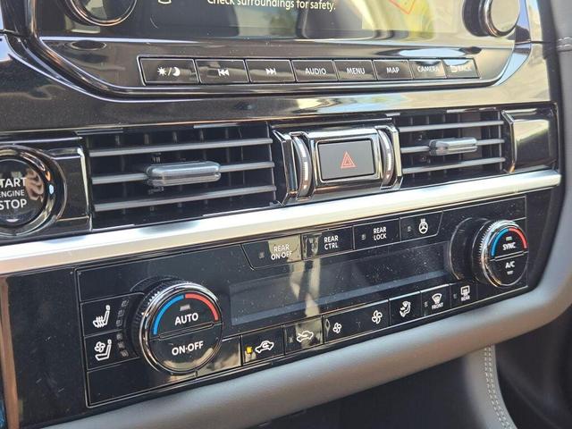 Photo of 2025 Everest White Pearl Tricoat/Super Black Nissan Pathfinder