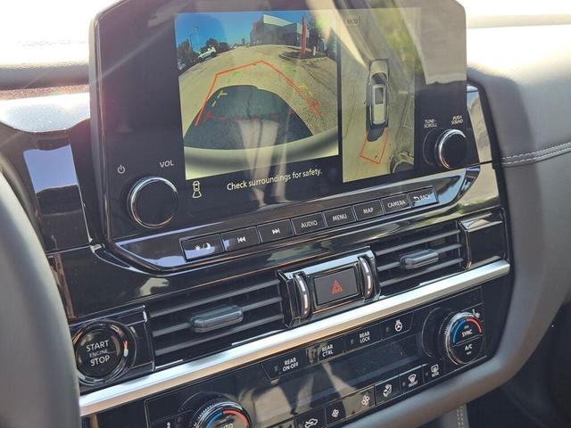 Photo of 2025 Everest White Pearl Tricoat/Super Black Nissan Pathfinder
