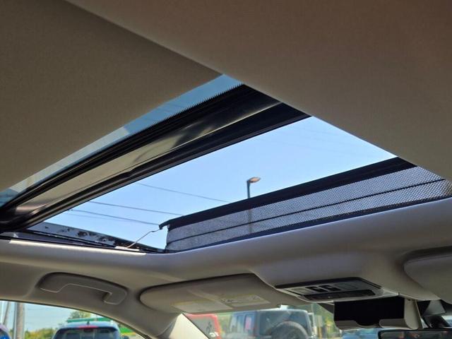 Photo of 2025 Everest White Pearl Tricoat/Super Black Nissan Pathfinder