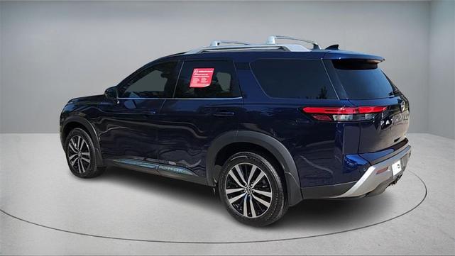 Photo of 2024 Deep Ocean Blue Pearl Nissan Pathfinder