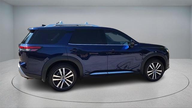 Photo of 2024 Deep Ocean Blue Pearl Nissan Pathfinder