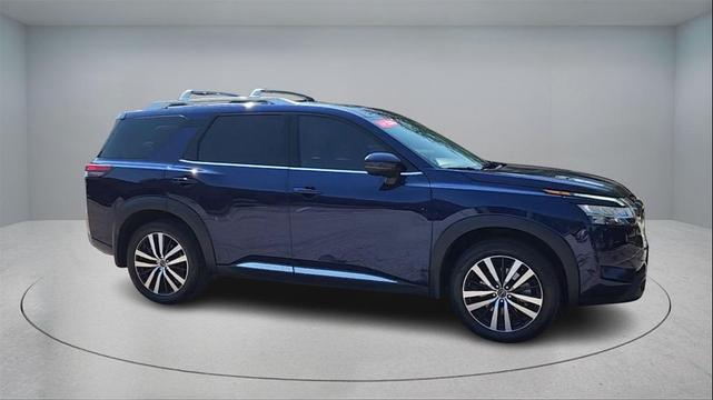 Photo of 2024 Deep Ocean Blue Pearl Nissan Pathfinder
