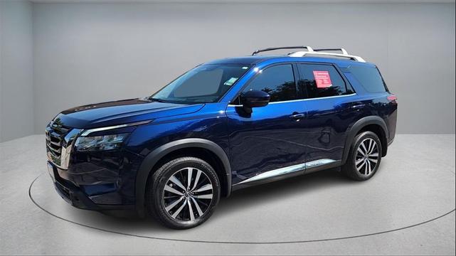 Photo of 2024 Deep Ocean Blue Pearl Nissan Pathfinder