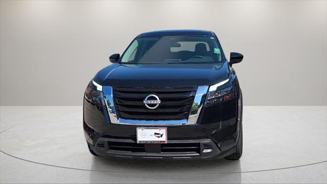 Photo of 2025 Super Black Nissan Pathfinder