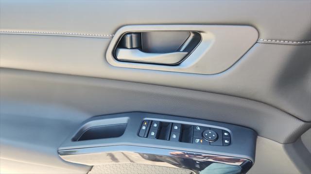 Photo of 2025 Super Black Nissan Pathfinder
