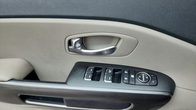 Photo of 2020 Aurora Black Kia Sedona