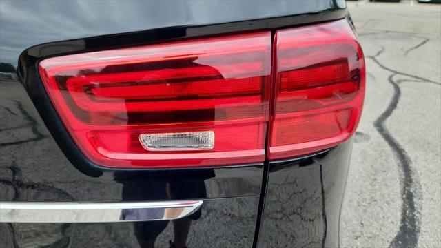 Photo of 2020 Aurora Black Kia Sedona
