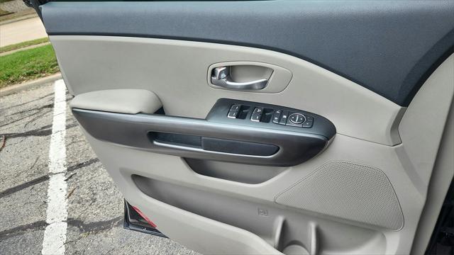 Photo of 2020 Aurora Black Kia Sedona