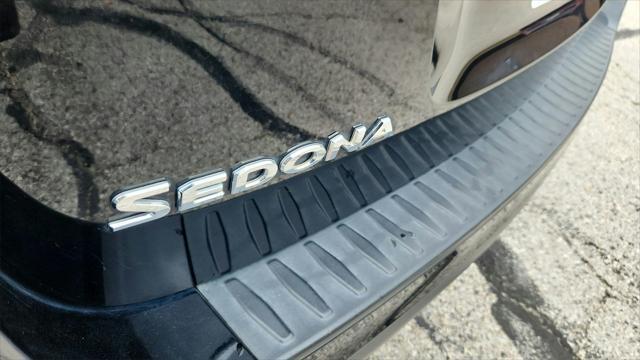 Photo of 2020 Aurora Black Kia Sedona