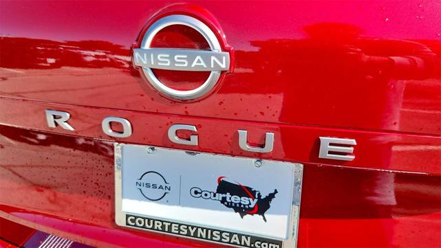 Photo of 2025 Scarlet Ember Tintcoat Nissan Rogue