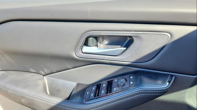 Photo of 2025 Scarlet Ember Tintcoat Nissan Rogue