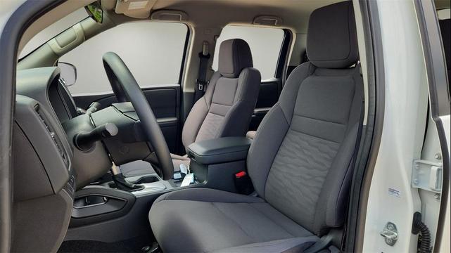 Photo of 2024 Glacier White Nissan Frontier