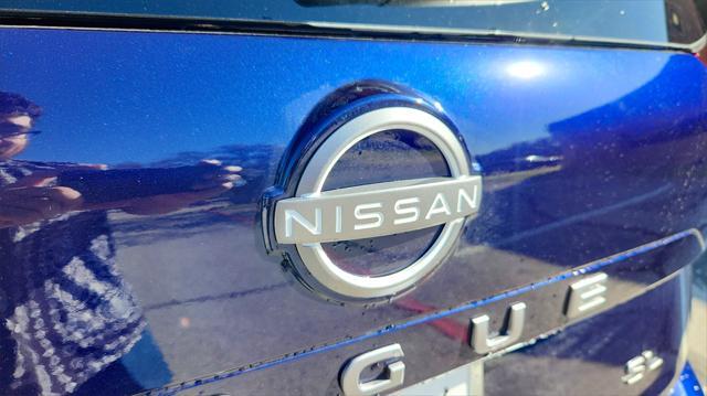 Photo of 2025 Deep Ocean Blue Pearl/Super Black Nissan Rogue
