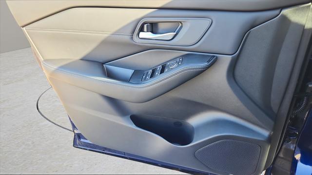 Photo of 2025 Deep Ocean Blue Pearl/Super Black Nissan Rogue